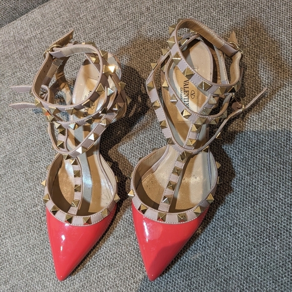 Valentino Garavani Rockstud Accents Patent Leather Slingback Pumps - Picture 4 of 16